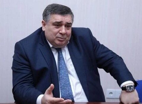 Şıxlinski toyuq hininə bənzəyən kamerada saxlanılır