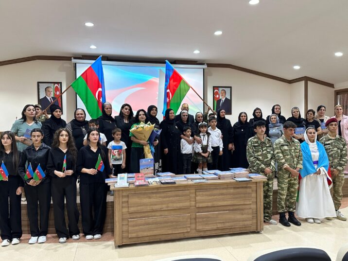 Naxçıvanda “Şirin ömür payım vətənə qurban” kitabının təqdimatı keçirilib