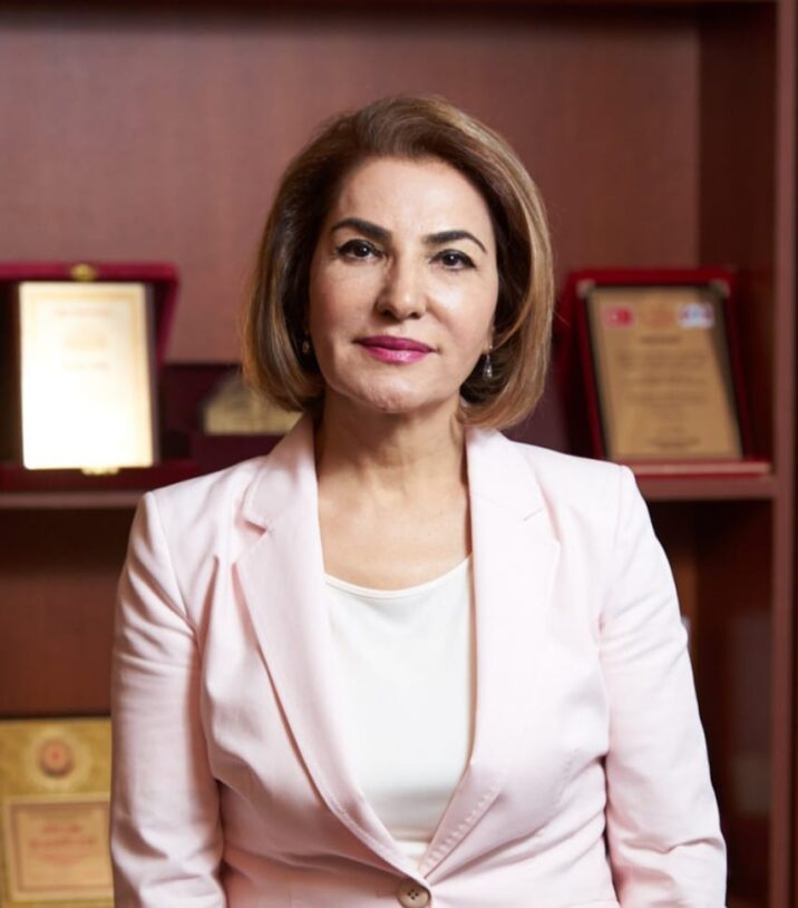 “…xatirələri kölgəmə həyan qoyub gedirəm…” – Sona VƏLİYEVA