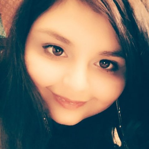 Sən də tez aldanırsan nəğməyə, sözə… heyif.. gözlərində neçə söz tək-tənha gecələyib…