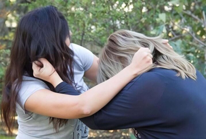 Azərbaycanda gəlin qayınanasını döydü: “Oğluma başqa arvad alacam”