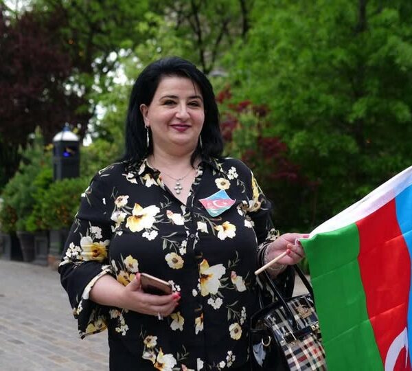 Nyu Cersidə yaşayan Münəvvər xanım Elman Eldaroğlunun təqdimatında