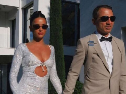 Adnan Əhmədzadənin həyat yoldaşı mühafizəçisi ilə birgə ölkəni tərk etdi