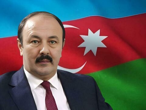 Əkbər Qoşalıdan Samirə Əfəndinin jestinə şərh: “Aşırı səmimiyyətə ehtiyac varmı?”