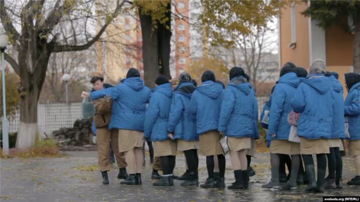 “Ət yerinə soxulcan”: Belaruslu qadın siyasi məhbusların həbsdə yaşadıqları