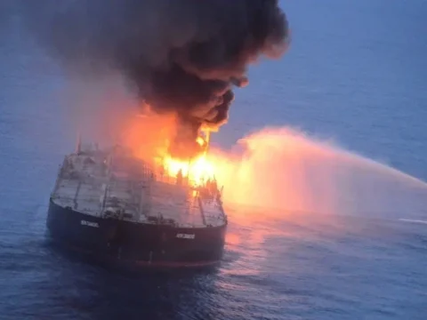 SON DƏQİQƏ! Rusiya gəmisi  batmaq üzrədir