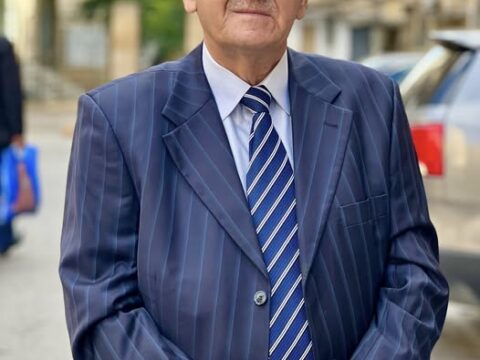 Fəxrəddin TEYYUB: – Qoymaz qış gələndə üşüyə torpaq, Üstünü xəzəllə dolduran payız