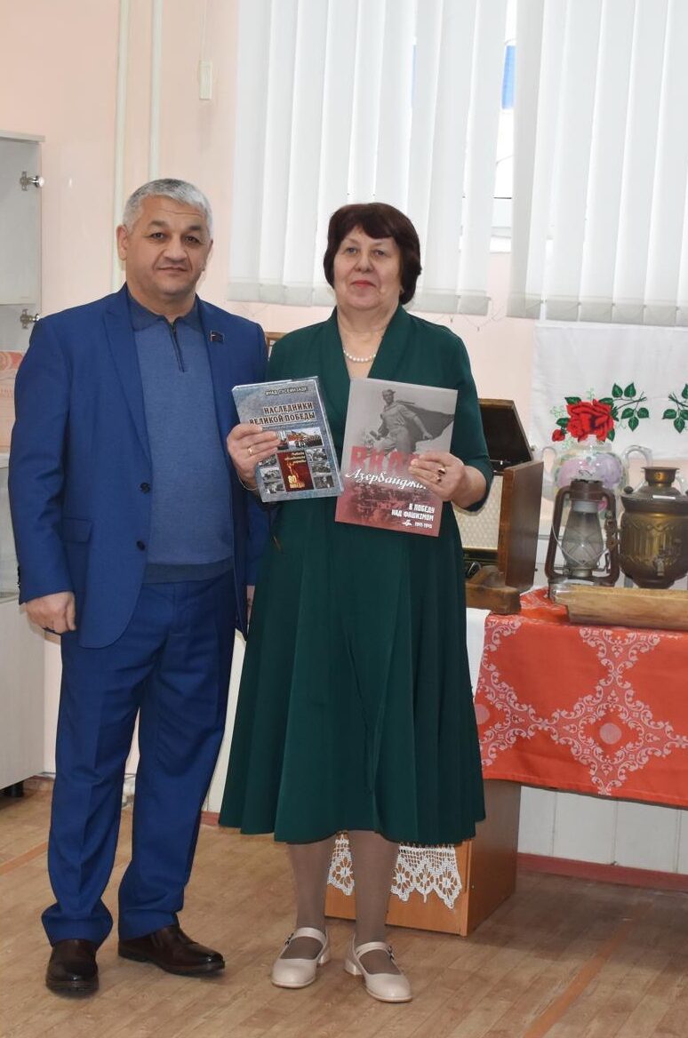 Tatarıstanda yeni açılan “Zamanların Əlaqəsi” adlı tarix muzeyə Azərbaycanla bağlı kitablar təqdim edilib