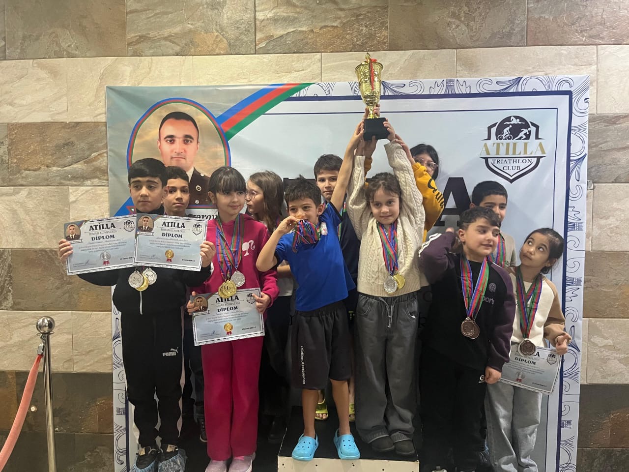 Şəhid mayor Rüfət Əsgərovun xatirəsinə həsr olunmuş üzgüçülük turniri keçirildi Şəhid mayor Rüfət Əsgərovun xatirəsinə həsr olunmuş üzgüçülük turniri keçirildi