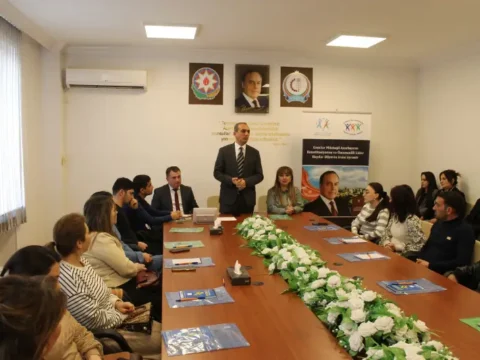 Azərbaycan Konstitusiyası və Ümummilli Liderin irsi mövzusunda maarifləndirici seminar keçirildi – FOTOLAR Azərbaycan Konstitusiyası və Ümummilli Liderin irsi mövzusunda maarifləndirici seminar keçirildi – FOTOLAR