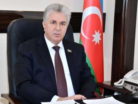 Minlərlə tələbəyə dərs deyən müəllim…