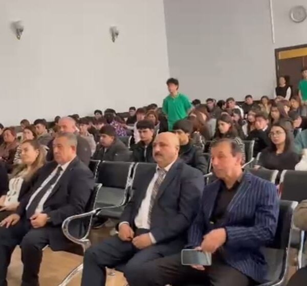 Ana dilinə ithaf olunmuş söz və sənət gecəsi Ana dilinə ithaf olunmuş söz və sənət gecəsi