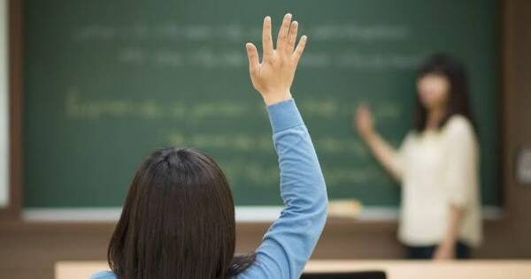 Müəllimi adiləşdirən cəmiyyət gələcəyini zəiflədir  - Şərafəddin İLKİN yazdı