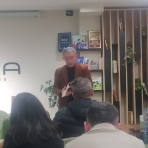 Səlim Babullaoğlunun “Oğlumla söhbətlər” və “Baş hərfi yazılmayan cümlə”si LİTERAda.... Səlim Babullaoğlunun “Oğlumla söhbətlər” və “Baş hərfi yazılmayan cümlə”si LİTERAda....