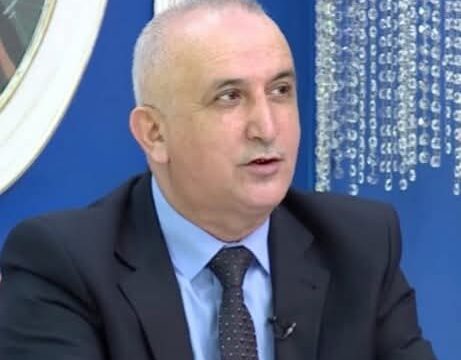 SÖZLƏ TƏBİƏT, İNSANLA ZAMAN ARASINDA – Şərafəddin İlkin yazdı