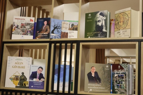 Türk Mədəniyyəti və İrsi Fondu tərəfindən nəşr olunmuş kitablar BDU-nun Elmi Kitabxanasına hədiyyə edilib