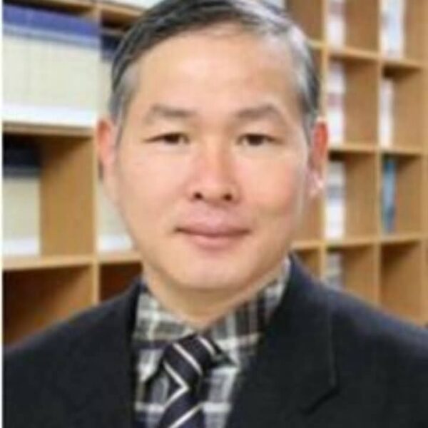 "Yazmaq sadəcə gözəl cümlələr qurmaq deyilL: DÜRÜSTLÜK, orjinallıq və həm də daxili dialoqdur"