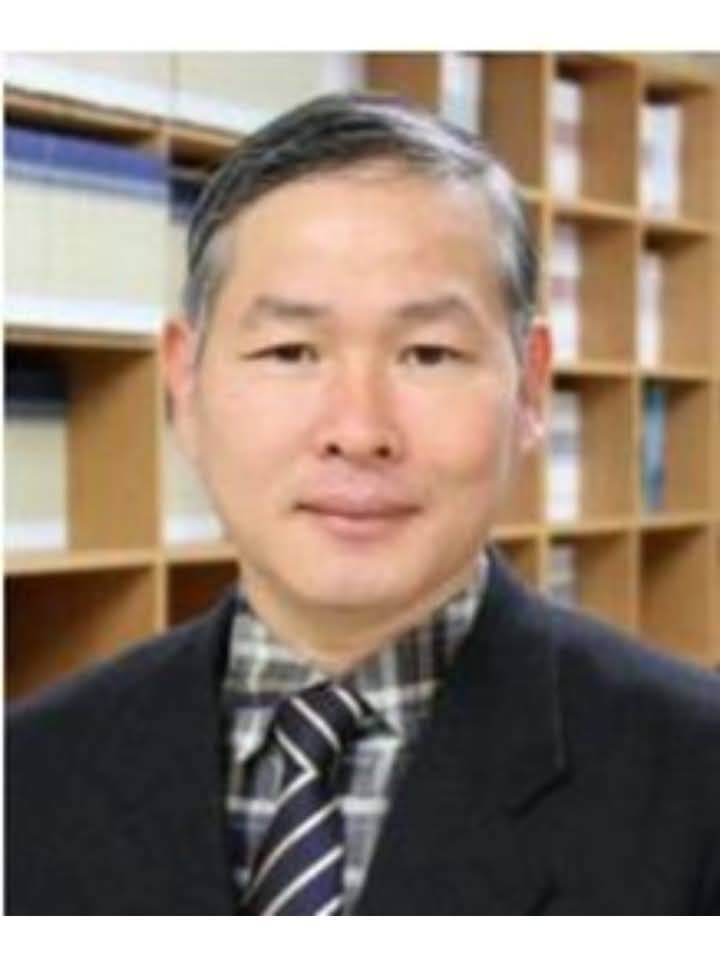 "Yazmaq sadəcə gözəl cümlələr qurmaq deyilL: DÜRÜSTLÜK, orjinallıq və həm də daxili dialoqdur"