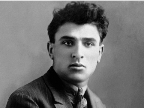 Kitablar səltənətinin incisi: “Həyat sevgisi” şeiri