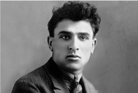 Kitablar səltənətinin incisi: “Həyat sevgisi” şeiri