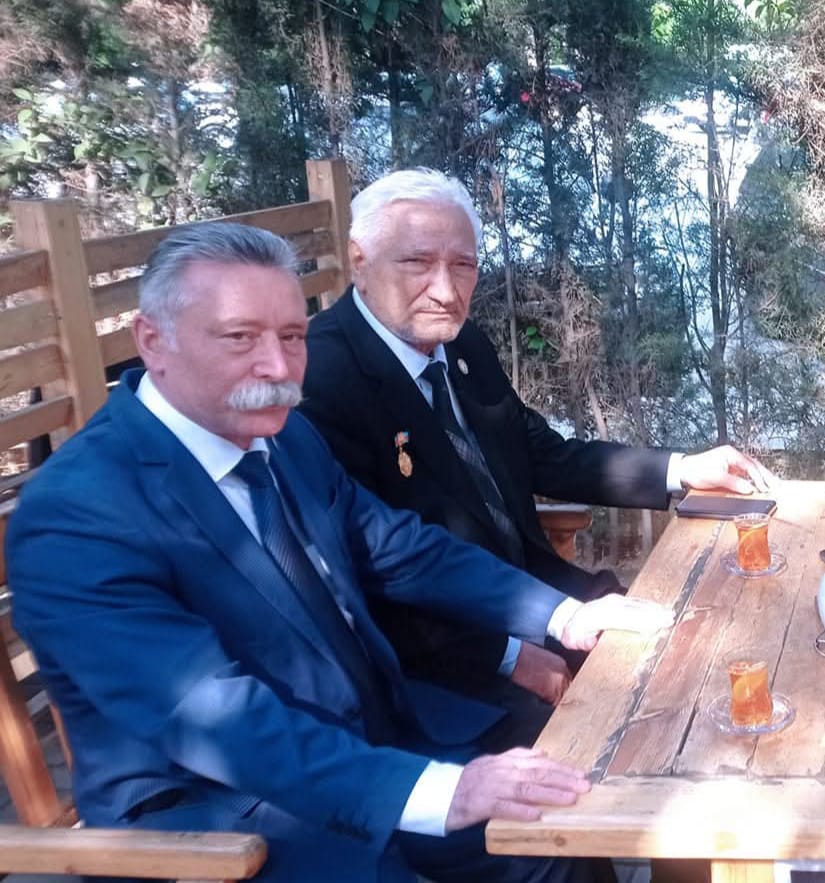 Poeziya bir dünya, şair onun günəşidir