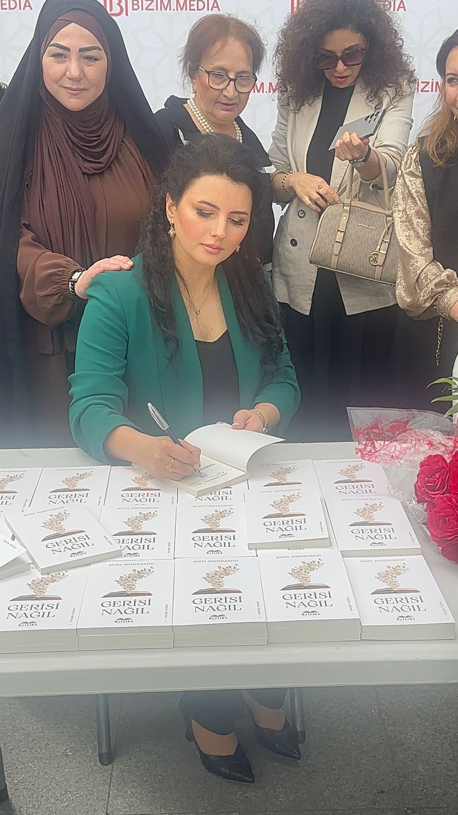 Aysel Nəsirzadənin imza günü böyük maraqla qarşılandı