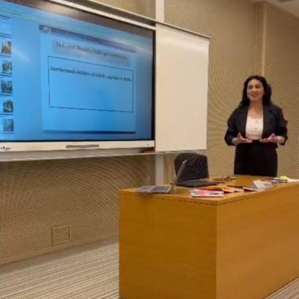 Professor Rəsmiyyə Abdullayeva ADA Universitetində çıxış edib Professor Rəsmiyyə Abdullayeva ADA Universitetində çıxış edib