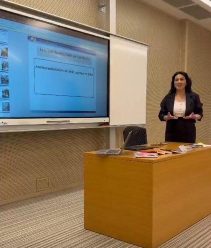 Professor Rəsmiyyə Abdullayeva ADA Universitetində çıxış edib