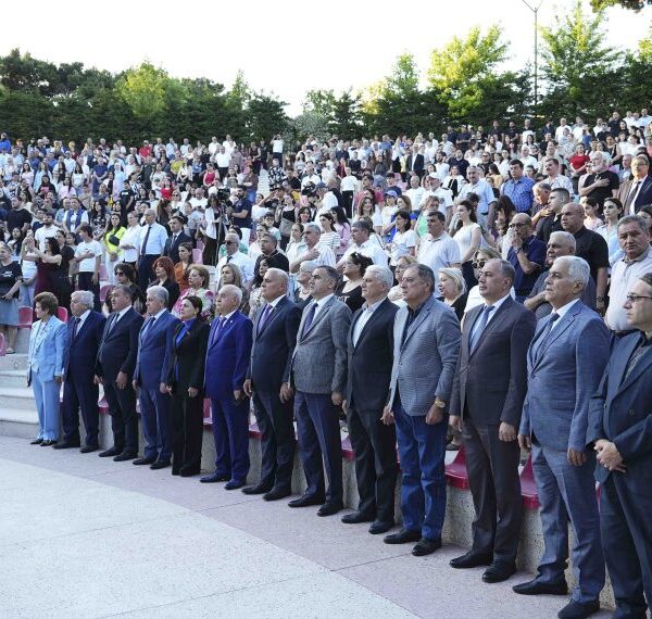 Xətai rayonunda Xalq şairi Sabir Rüstəmxanlının 80 illik yubileyinə həsr olunmuş təntənəli tədbir keçirildi Xətai rayonunda Xalq şairi Sabir Rüstəmxanlının 80 illik yubileyinə həsr olunmuş təntənəli tədbir keçirildi