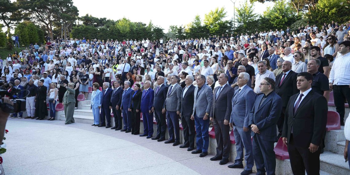 Xətai rayonunda Xalq şairi Sabir Rüstəmxanlının 80 illik yubileyinə həsr olunmuş təntənəli tədbir keçirildi Xətai rayonunda Xalq şairi Sabir Rüstəmxanlının 80 illik yubileyinə həsr olunmuş təntənəli tədbir keçirildi