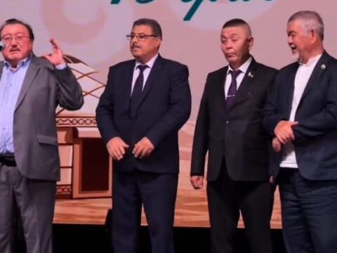 AKILBEK ŞAYAXMETİN YUBİLEYİ TÜRK DÜNYASININ ƏDƏBİ HƏMRƏYLİYİNİN TƏNTƏNƏSİNƏ ÇEVRİLDİ