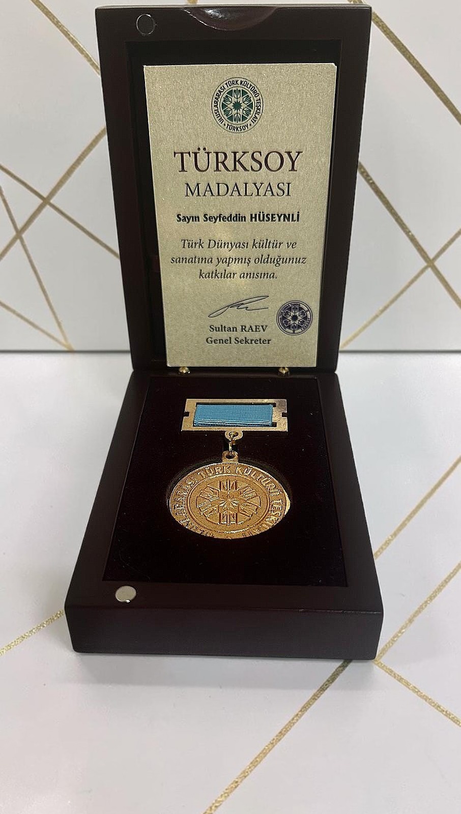 Seyfəddin Hüseynli “TÜRKSOY” medalı ilə təltif edildi Seyfəddin Hüseynli “TÜRKSOY” medalı ilə təltif edildi