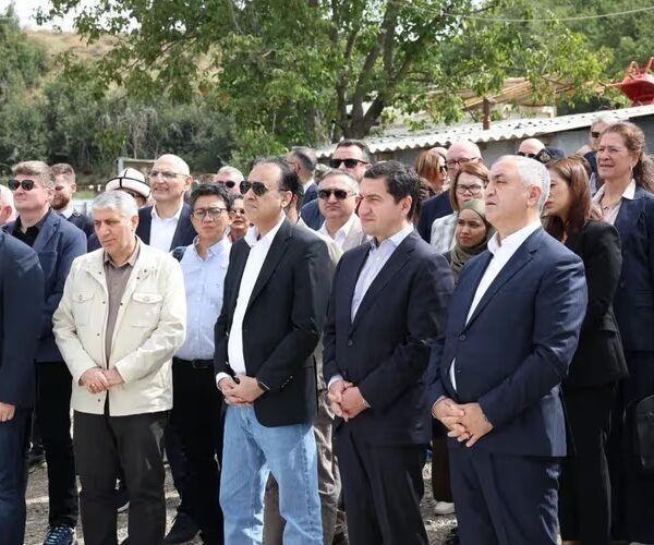 Sülhə qarşı Ermənistan cəmiyyətinin təəssüf doğuran reaksiyası Sülhə qarşı Ermənistan cəmiyyətinin təəssüf doğuran reaksiyası