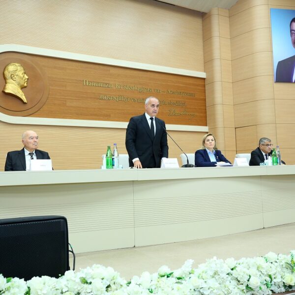 Binəqədidə strateji hədəflər və qarşıda duran vəzifələrə həsr olunmuş müşavirə keçirilib