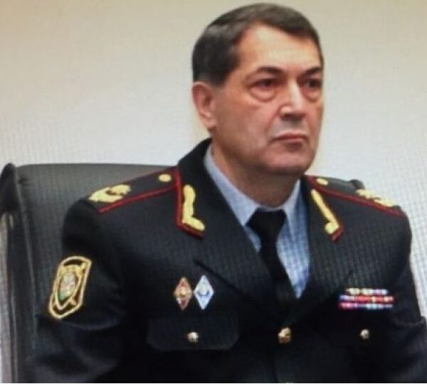 Rütbə çiyində görünür, xidmət isə insanın ömründə... Rütbə çiyində görünür, xidmət isə insanın ömründə...